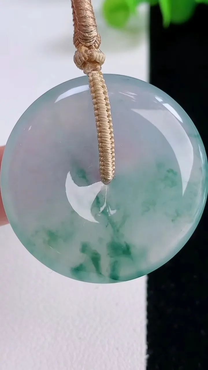 天然A货翡翠种飘花平安扣吊坠，尺寸33.5-6，重量:16.62g
12月5日