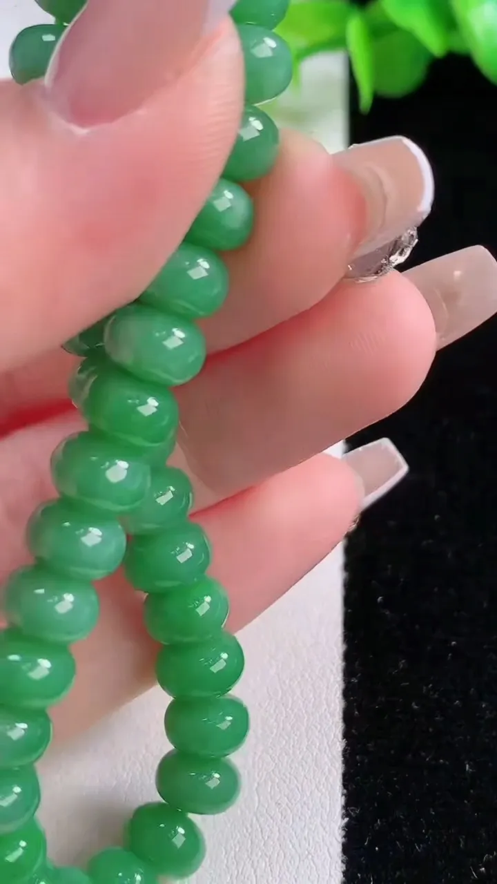 天然A货翡翠算盘珠手串34颗，尺寸7.2-4.8，重量:19.41g12月5日
工厂直销收藏佳品,种好水足，色泽均匀，有种有色，上手高大气！