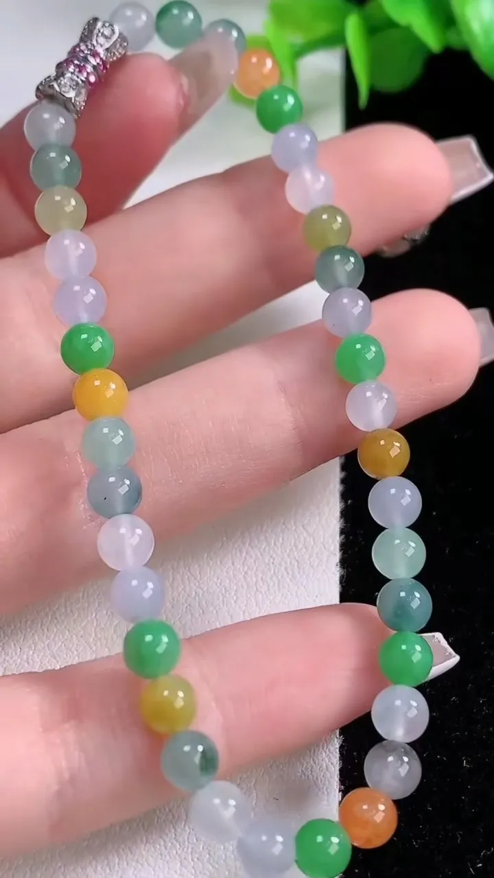 天然A货翡翠种四彩小米圆珠手串37颗，尺寸4.8，重量:8.79g12月5日
工厂直销收藏佳品,种好