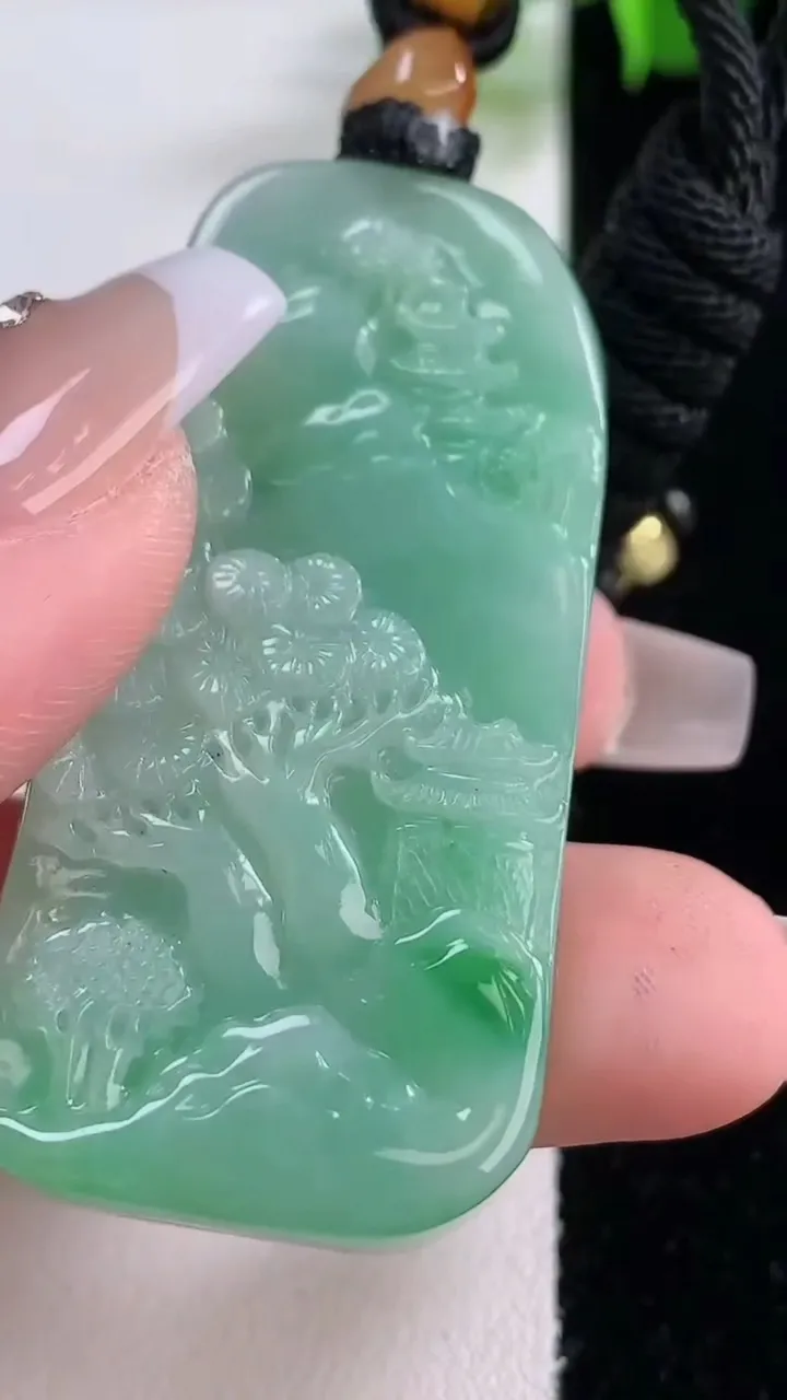 天然A货翡翠山水牌吊坠，尺寸50.7-25.4-10，重量:34.39g
12月5日