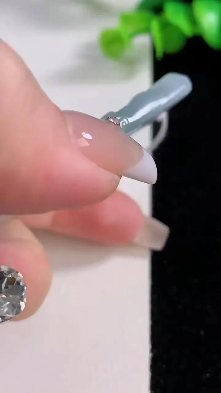 天然A货翡翠祥龙不动明王吊坠，尺寸70.6-47.7-5.5，重量:41.93g
12月5日