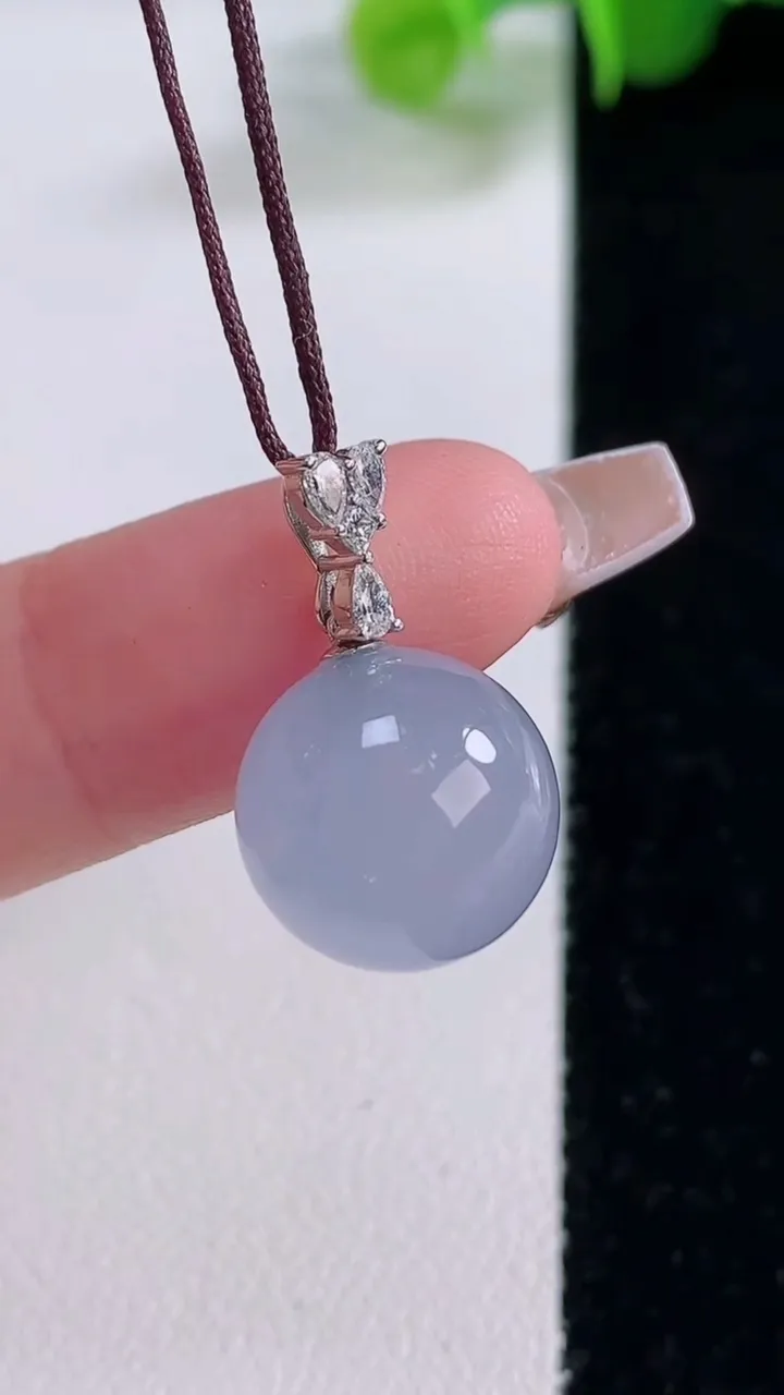 天然A货翡翠种紫罗兰圆珠吊坠，尺寸12.7，重量:4.81g
12月5日