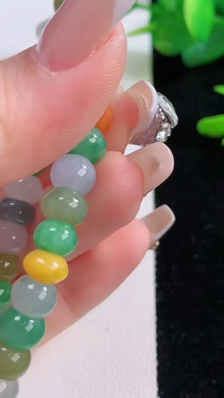 天然A货翡翠四彩算盘珠手串，尺寸7-5-34颗，重量:19.82g12月5日
工厂直销收藏佳品,种好水足，色泽均匀，有种有色，上手高大气！