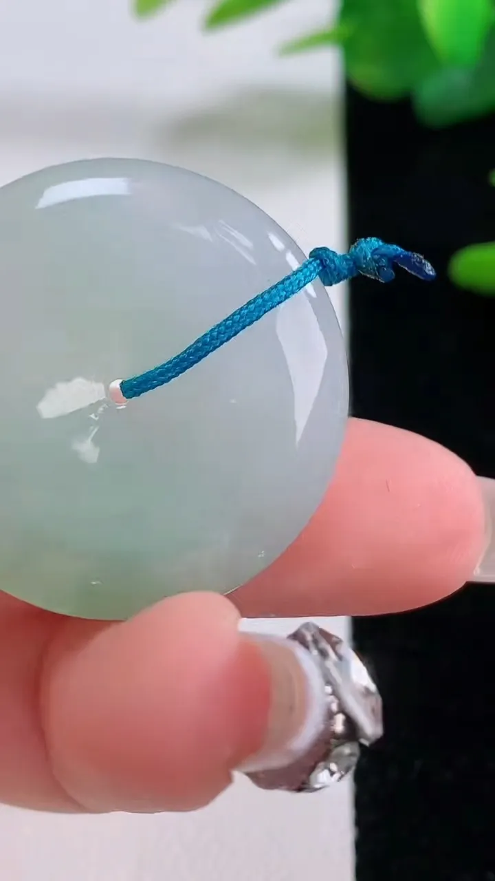 天然A货翡翠平安扣吊坠，尺寸30-5.7，重量:10.67g
12月5日