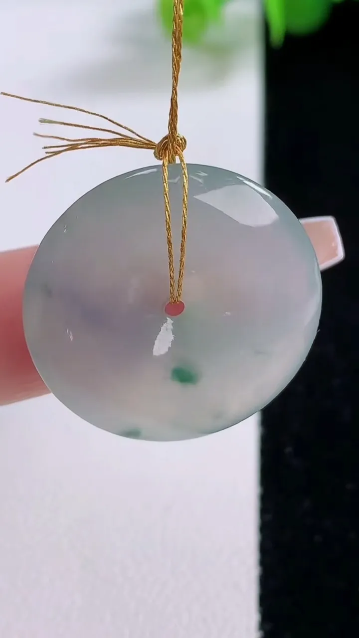 天然A货翡翠冰种飘花平安扣吊坠，尺寸25.2-5，重量:6.13g
12月5日