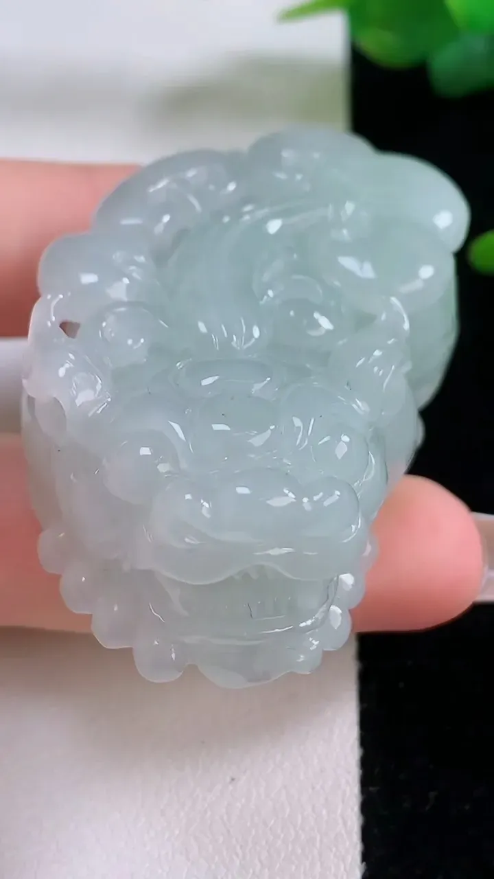 天然A货翡翠貔貅吊坠，尺寸47-31.2-20.4，重量:68.33g
12月5日