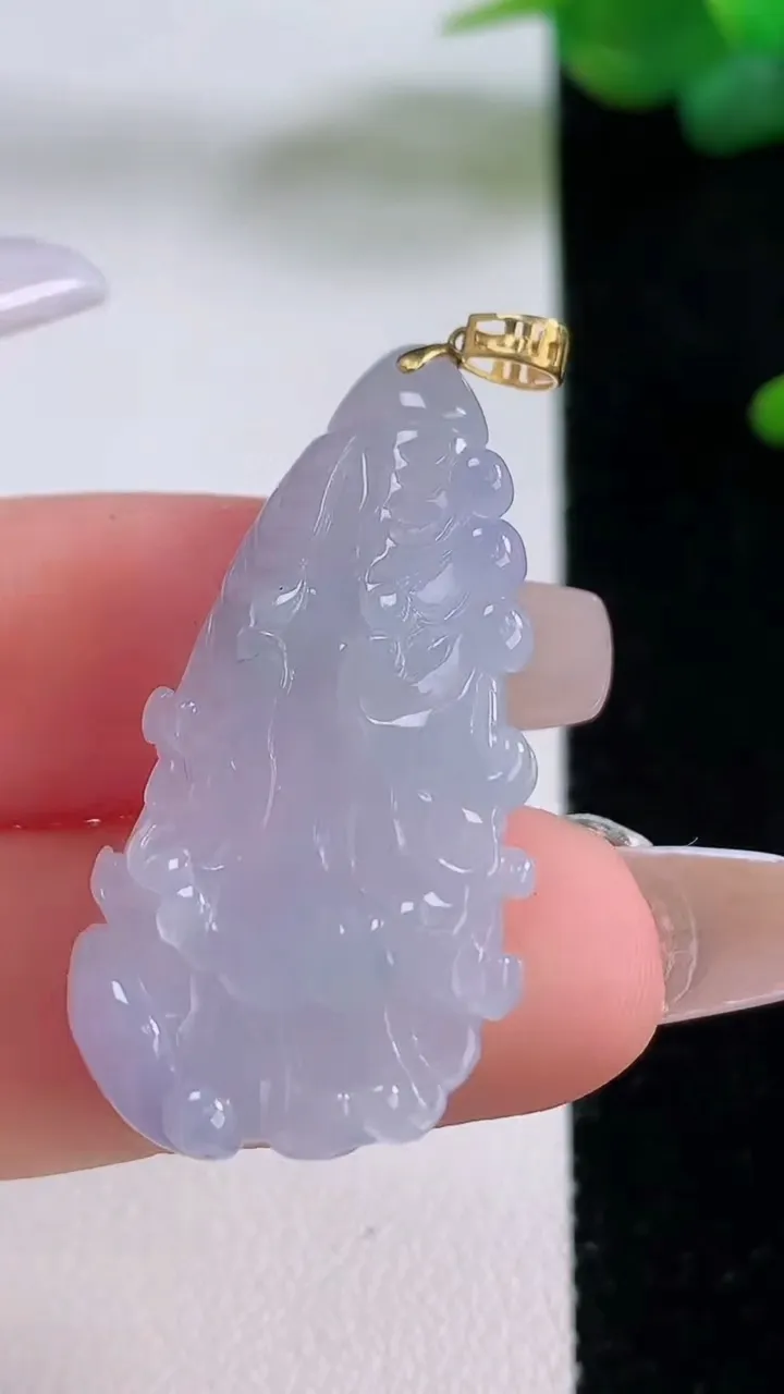 天然A货翡翠18K金紫罗兰白菜吊坠，尺寸33.8-18.5-6.9，重量:6.75g
12月5日