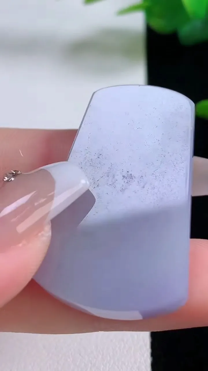 天然A货翡翠紫罗兰无事牌镶嵌件，尺寸38-24-5.4，重量:13.73g
12月5日