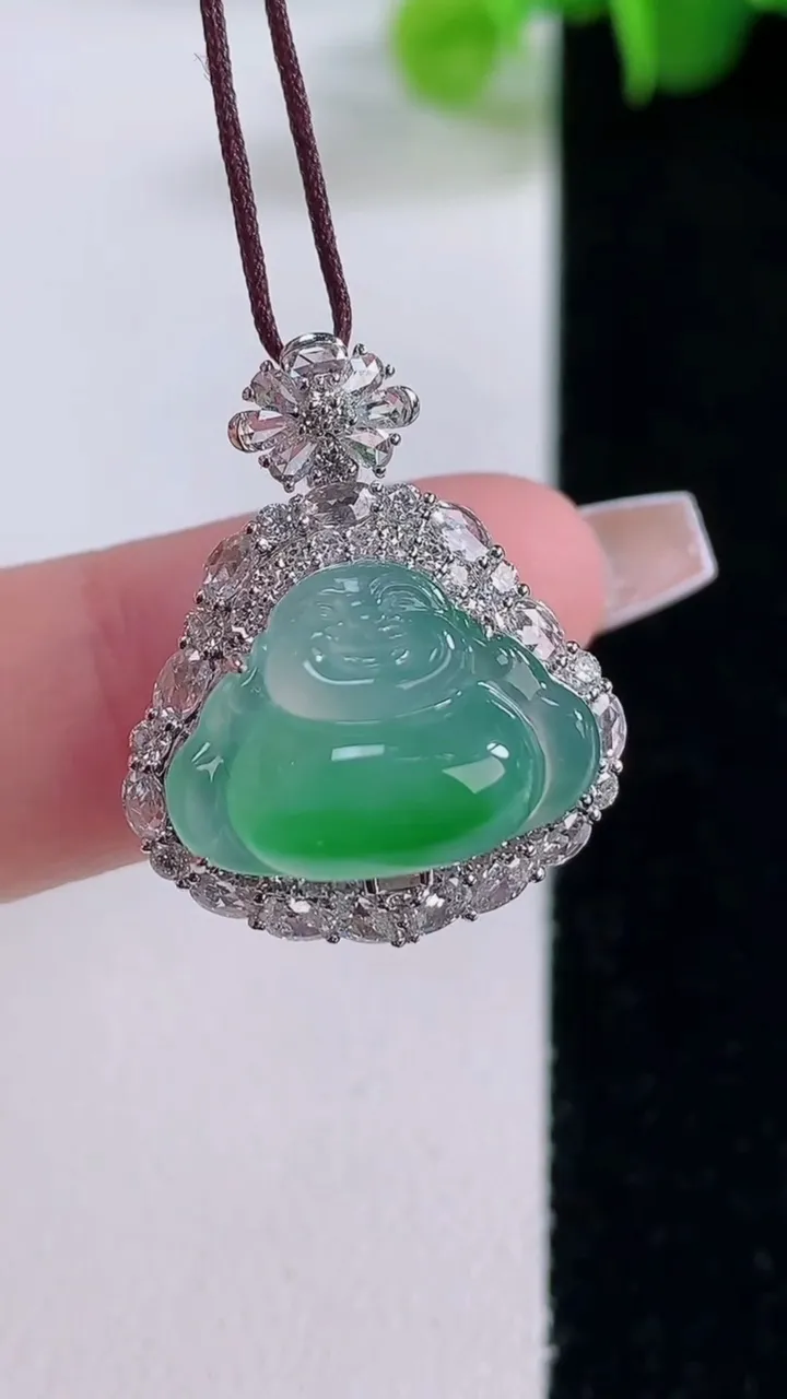 天然A货翡翠佛公吊坠，尺寸23.8-19.8-12.3裸石11.3-16，重量:4.64g
12月5