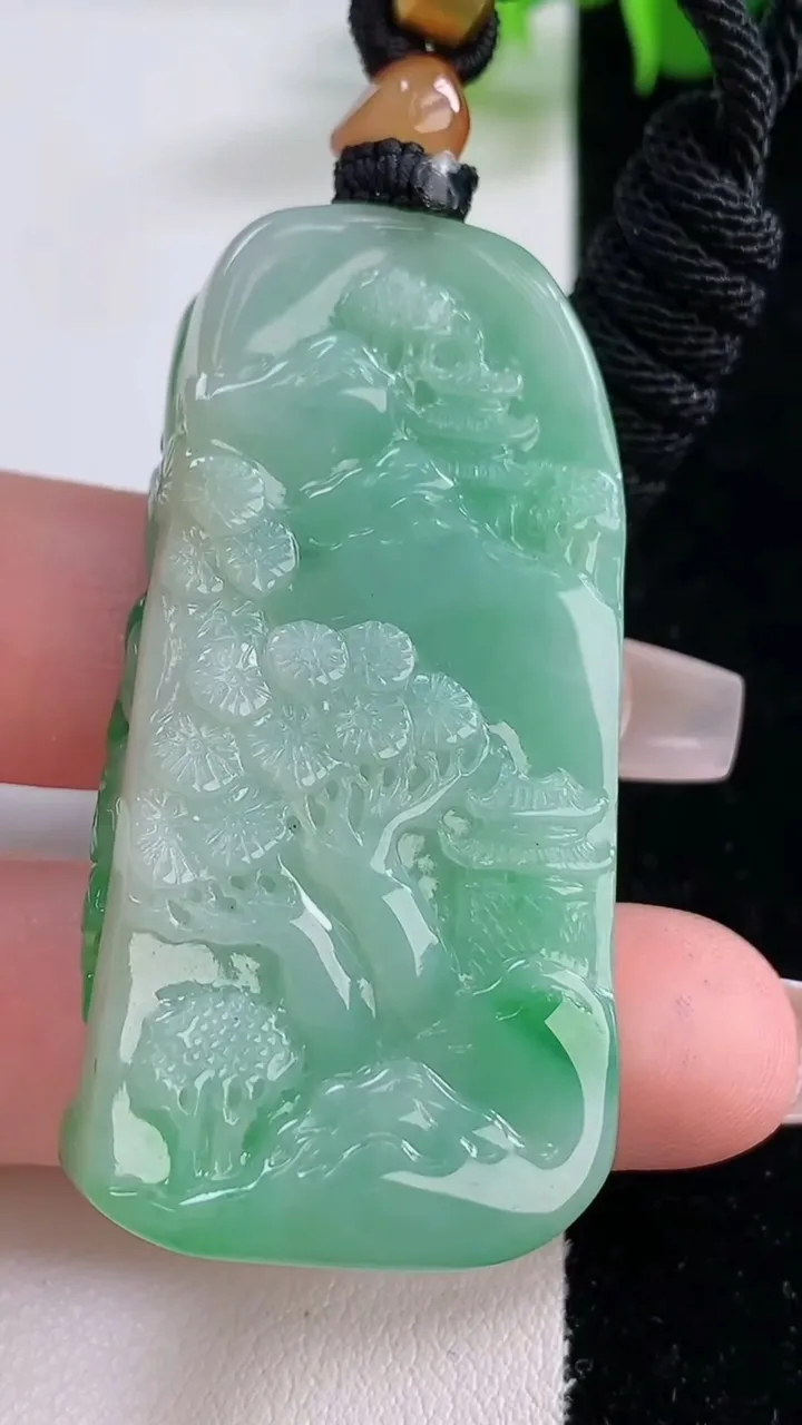 天然A货翡翠山水牌吊坠，尺寸50.7-25.4-10，重量:34.39g
12月5日