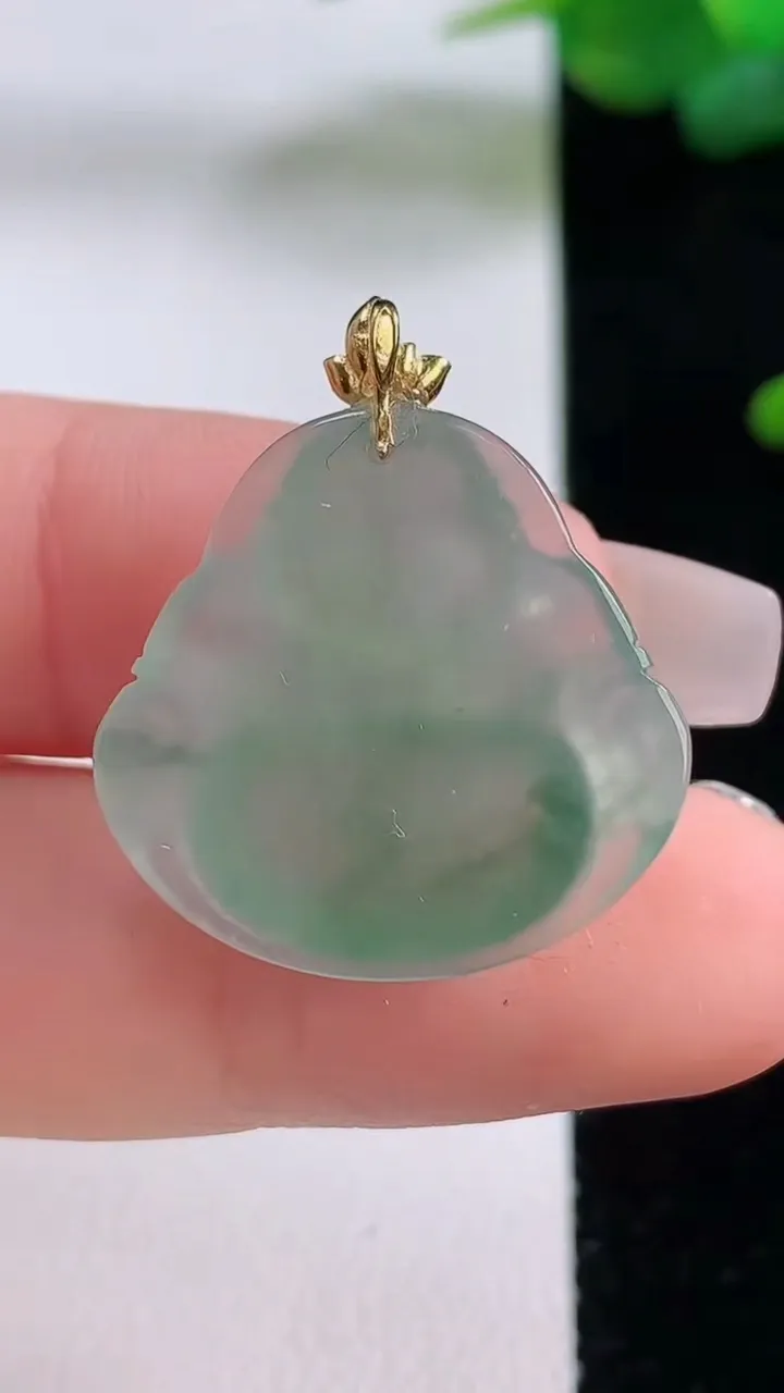 天然A货翡翠种飘佛公吊坠，尺寸21.4-22.3-5.8，重量:4.43g
12月5日