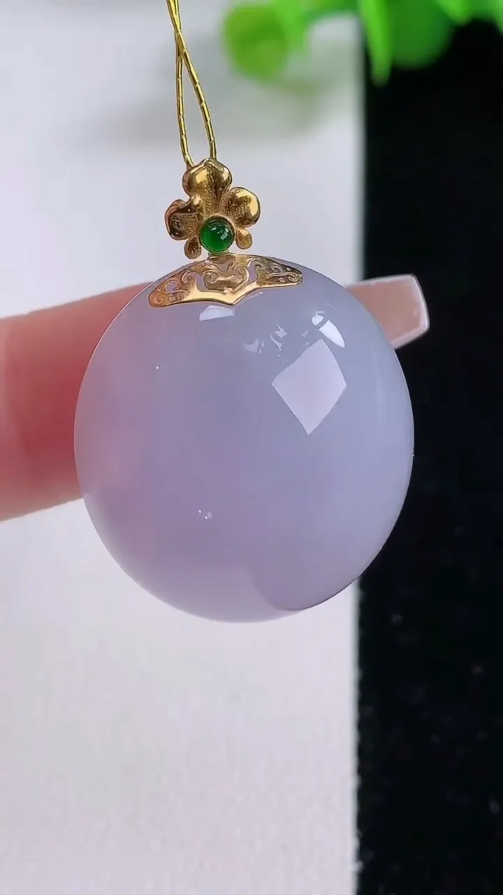 天然A货翡翠种紫罗兰蛋面吊坠，尺寸24.5-21.5-11.3，重量:10.00g
12月5日