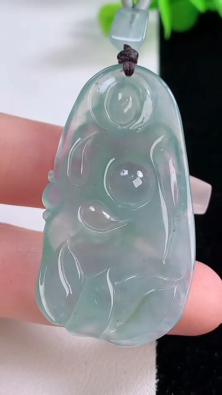 天然A货翡翠逍遥佛公吊坠，尺寸46.8-25.2-5.2，重量:14.00g
12月5日