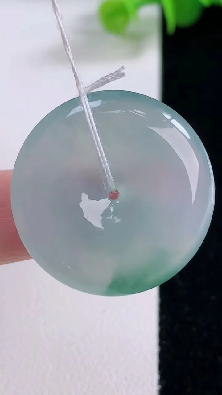 天然A货翡翠冰种飘花平安扣吊坠，尺寸28-5.5，重量:9.61g
12月5日