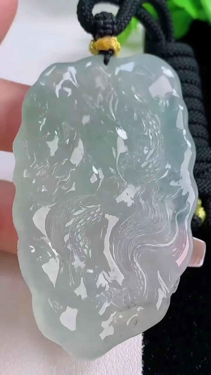 天然A货翡翠龙牌吊坠，尺寸63-38.4-10，重量:48.73g
12月5日