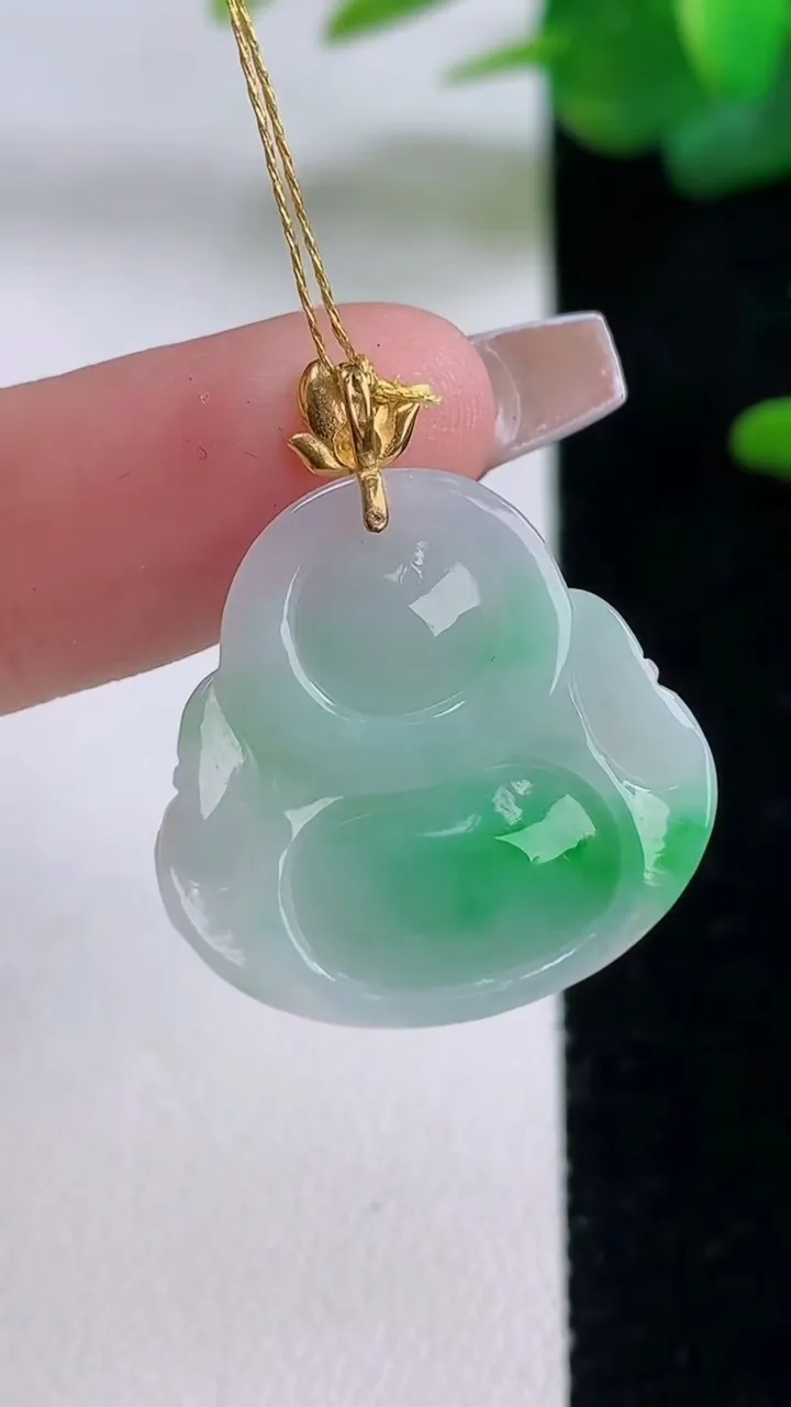 天然A货翡翠佛公吊坠，尺寸21.7-22.7-5.9，重量:4.36g
12月5日