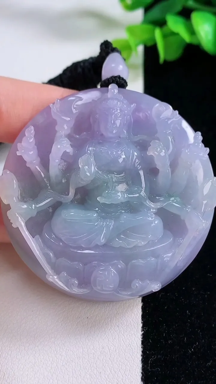 天然A货翡翠种春带彩 紫罗兰千手观音菩萨吊坠，尺寸53.7-12.7，重量:65.88g
12月5日