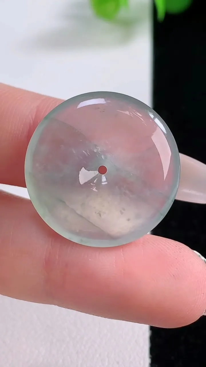 天然A货翡翠冰种飘花平安扣吊坠，尺寸23-4.3，重量:4.68g
12月5日