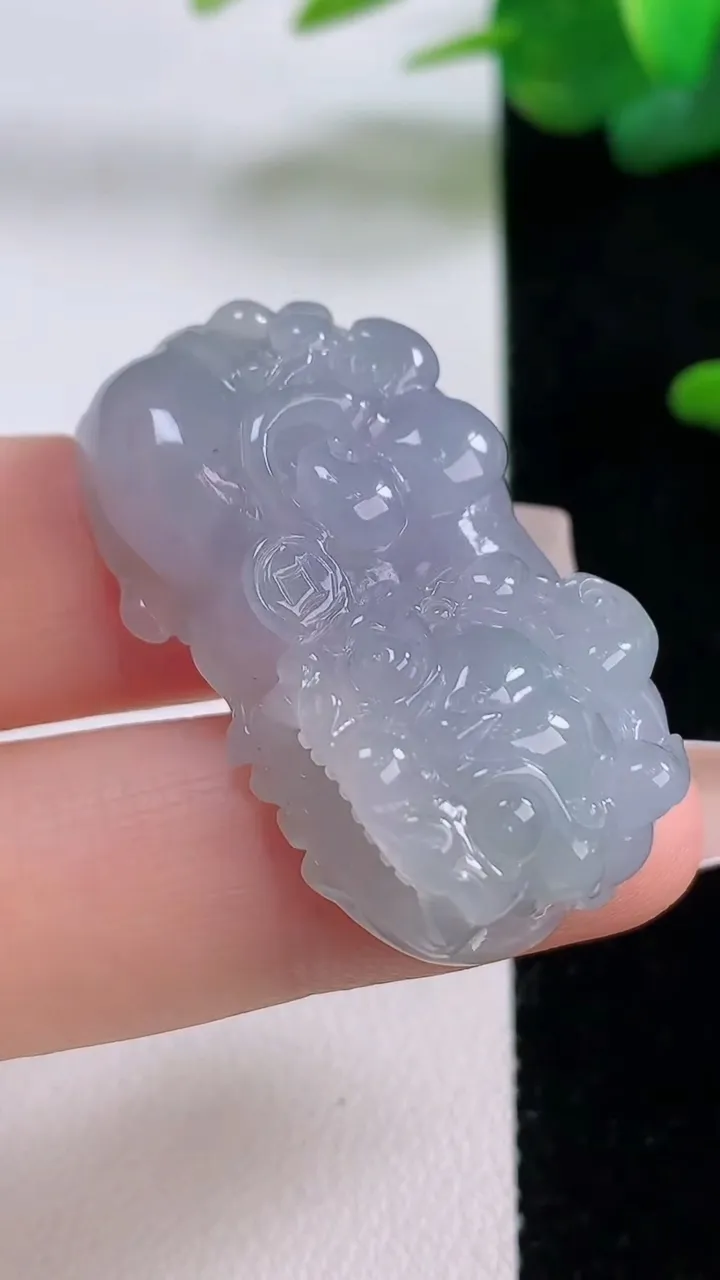 天然A货翡翠紫罗兰霸王貔貅吊坠，尺寸36.5-20.7-10.7，重量:17.13g
12月5日