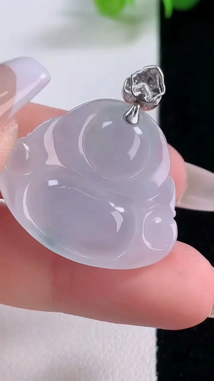 天然A货翡翠种飘花佛公吊坠，尺寸24.6-28.2-6，重量:6.98g
12月5日