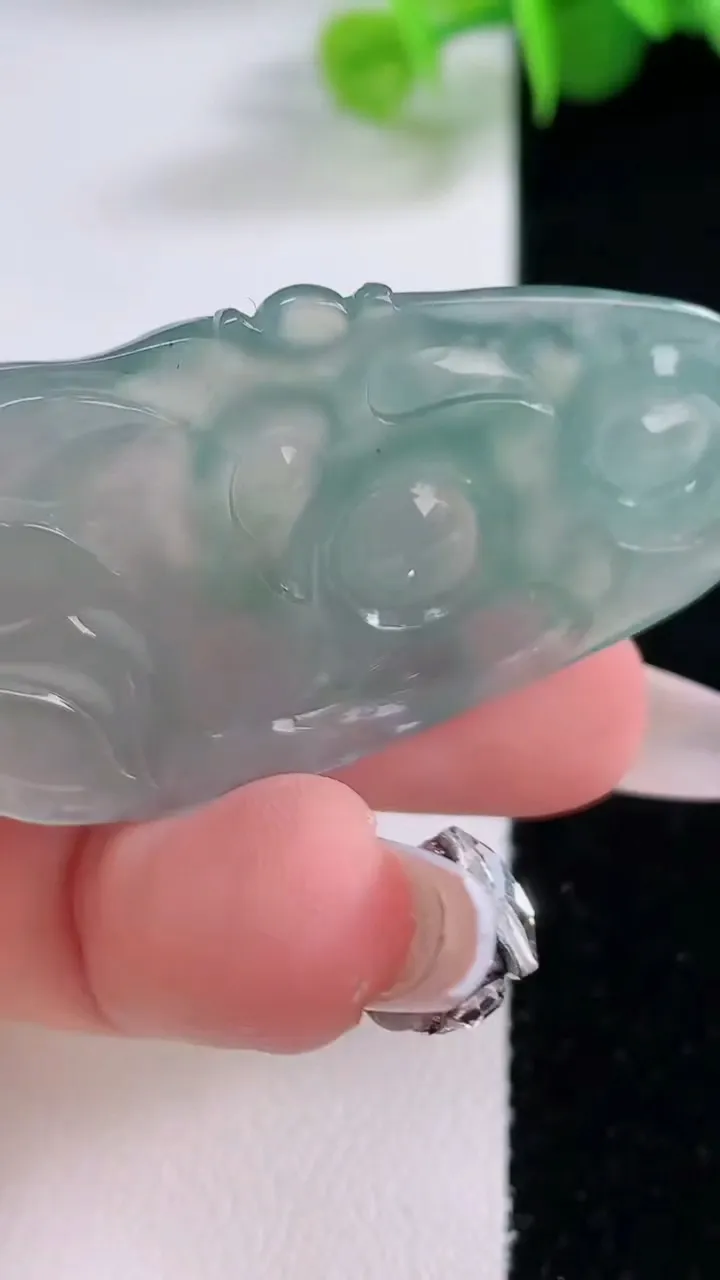 天然A货翡翠逍遥佛公吊坠，尺寸46.8-25.2-5.2，重量:14.00g
12月5日