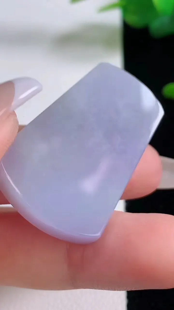 天然A货翡翠紫罗兰无事牌镶嵌件，尺寸38-24-5.4，重量:13.73g
12月5日