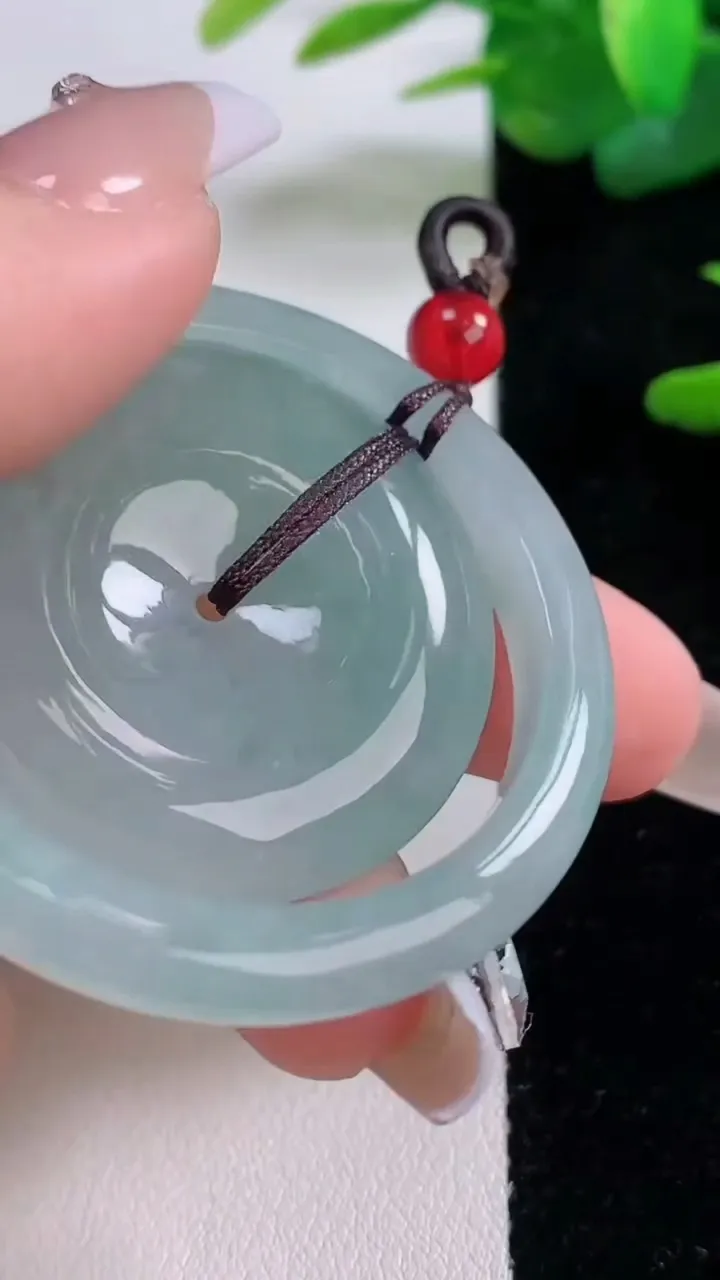 天然A货翡翠母子平安扣吊坠，尺寸44.5-5.7，重量:22.43g
12月5日