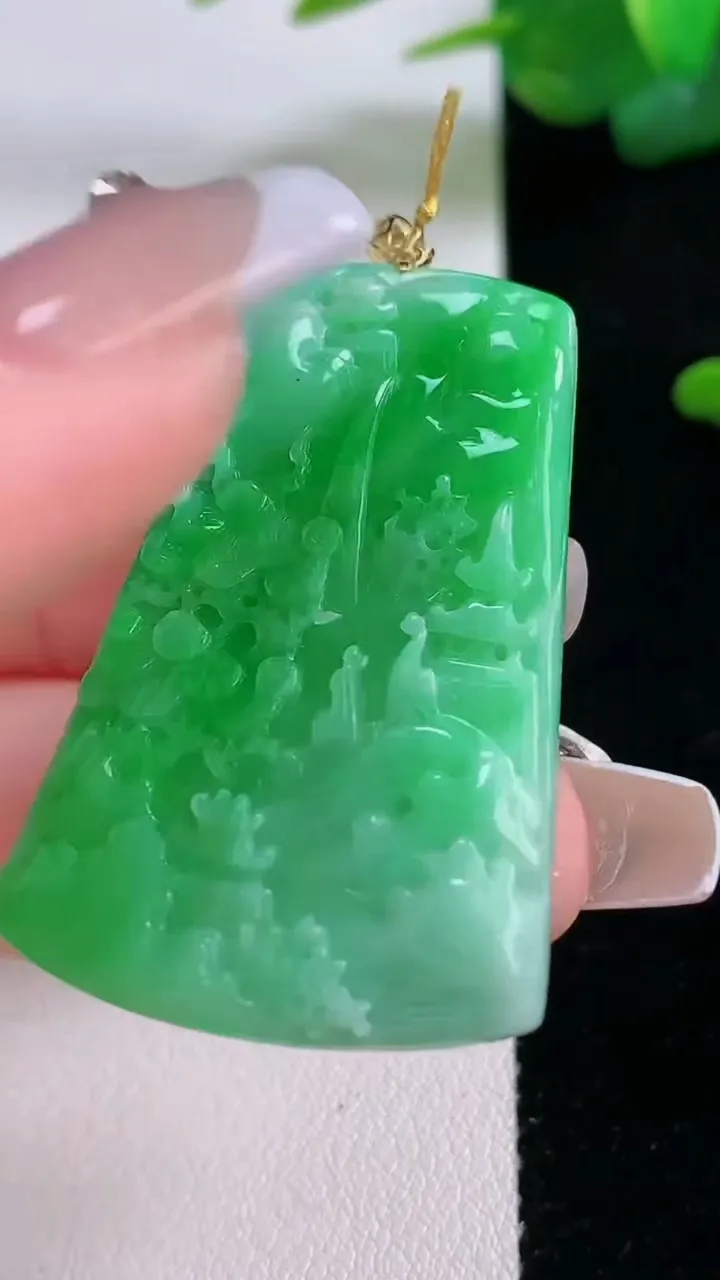 天然A货翡翠山水牌吊坠，尺寸40.8-27.6-4.3，重量:10.59g
12月5日