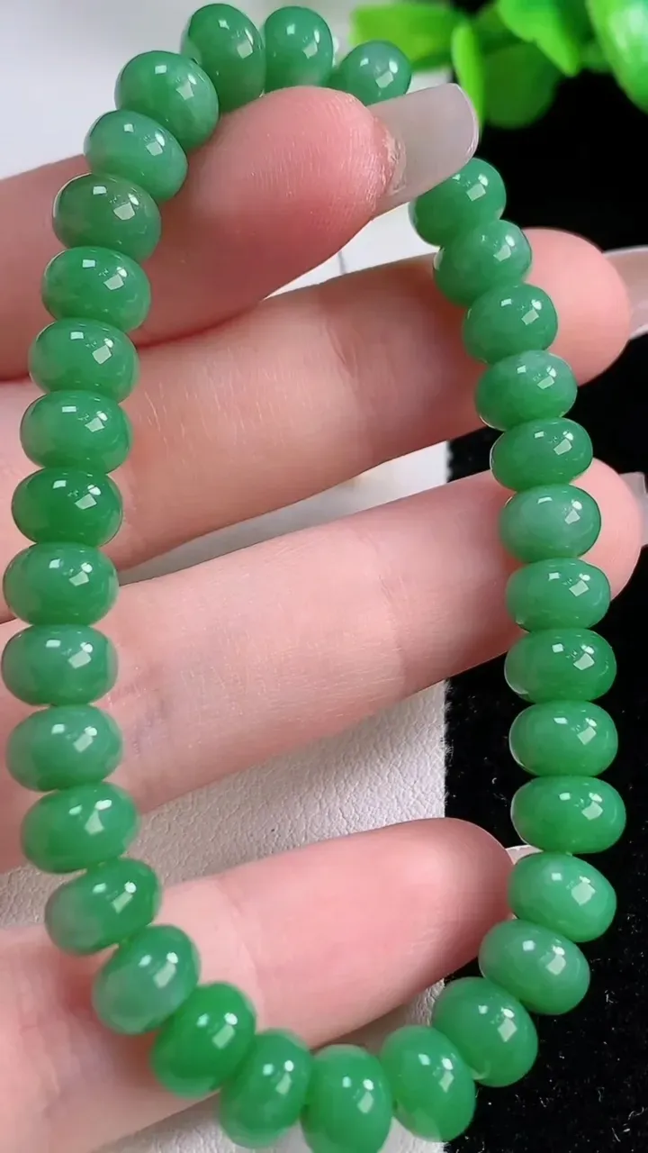 天然A货翡翠算盘珠手串34颗，尺寸7.2-4.8，重量:19.41g12月5日
工厂直销收藏佳品,种好水足，色泽均匀，有种有色，上手高大气！