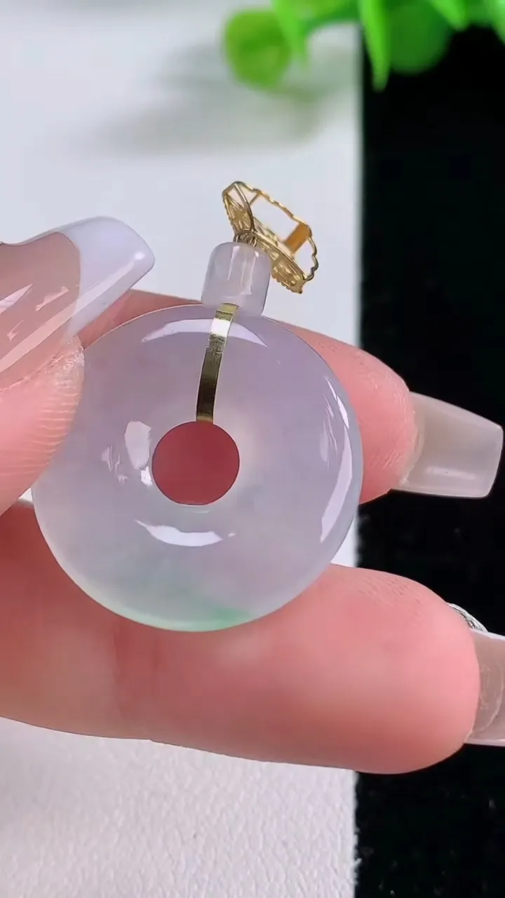 天然A货翡翠平安环吊坠，尺寸23-4，重量:4.80g
12月5日