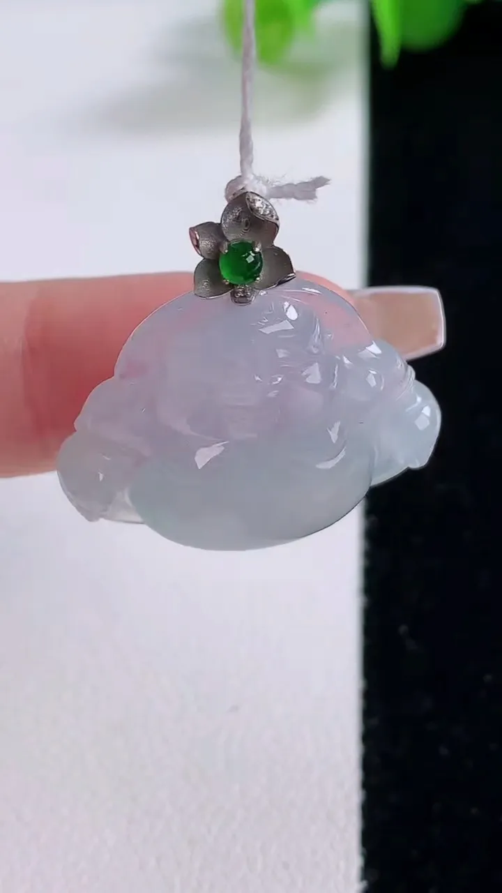 天然A货翡翠种白冰佛公吊坠，尺寸22.4-25.7-5.8，重量:5.06g
12月5日