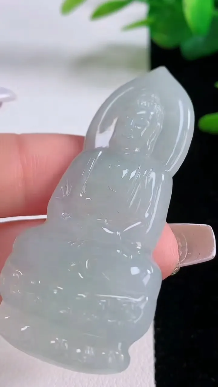 天然A货翡翠大日如来吊坠，尺寸56.4-26.8-5，重量:14.05g
12月5日