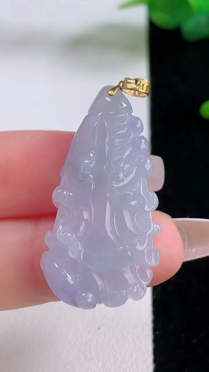 天然A货翡翠18K金紫罗兰白菜吊坠，尺寸33.8-18.5-6.9，重量:6.75g
12月5日