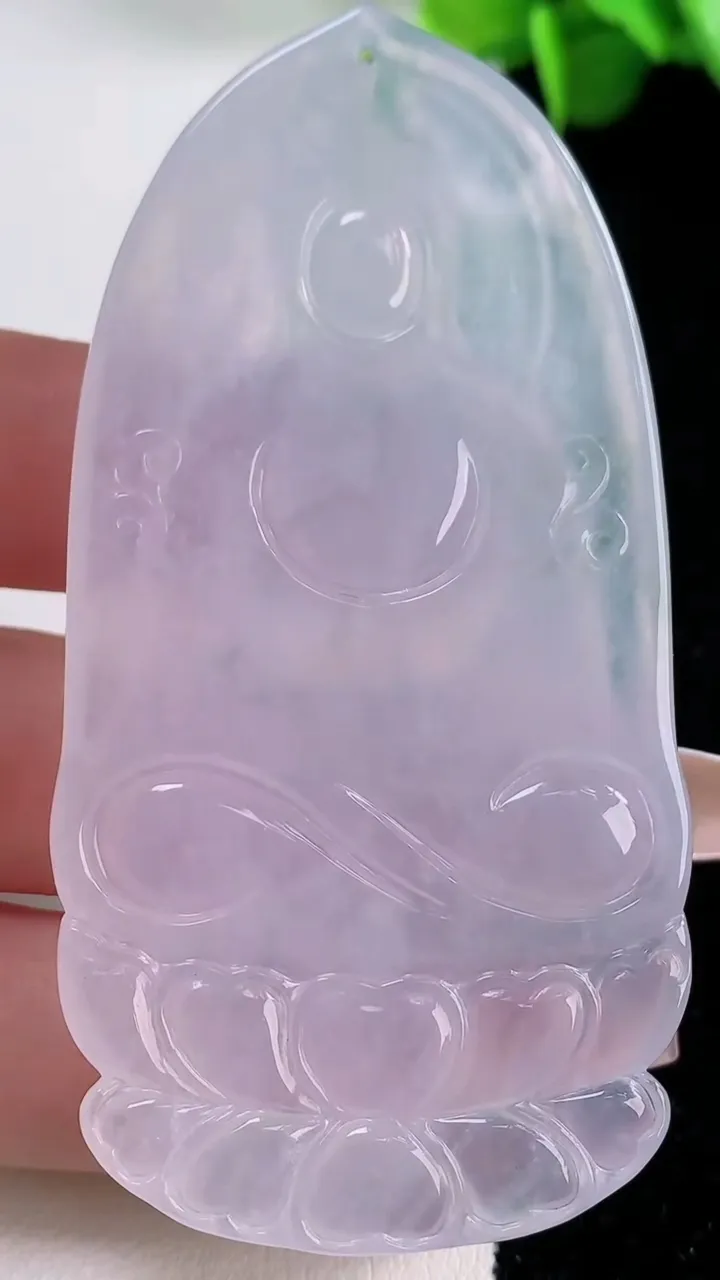 天然A货翡翠种飘花观音菩萨吊坠，尺寸71.7-36.2-6，重量:34.16g
12月5日