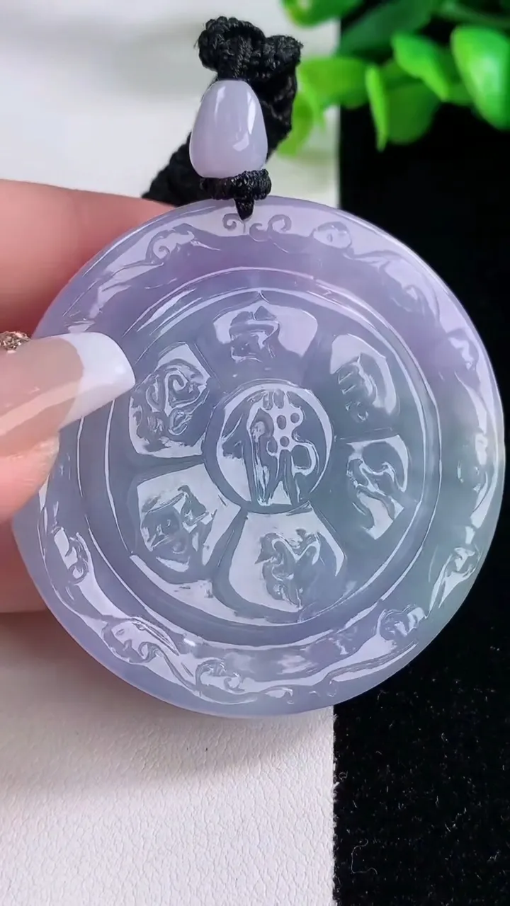 天然A货翡翠种春带彩 紫罗兰千手观音菩萨吊坠，尺寸53.7-12.7，重量:65.88g
12月5日