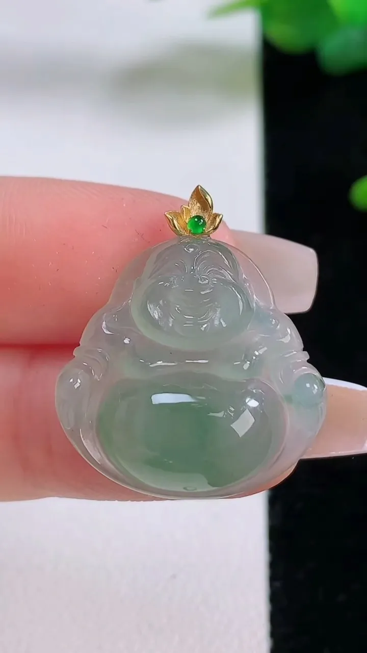 天然A货翡翠佛公吊坠，尺寸21.4-22.3-5.8，重量:4.43g
12月5日