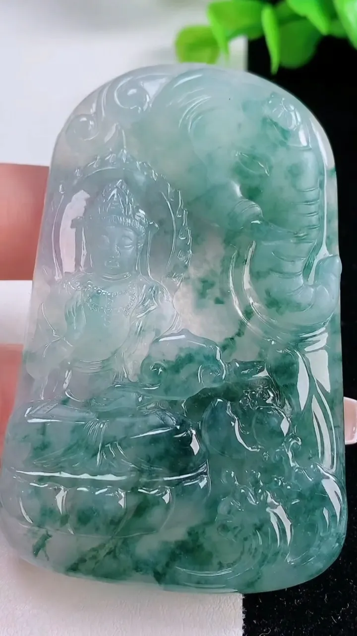 天然A货翡翠种飘花普贤菩萨吊坠，尺寸68.6-43.8-5.7，重量:42.16g
12月5日