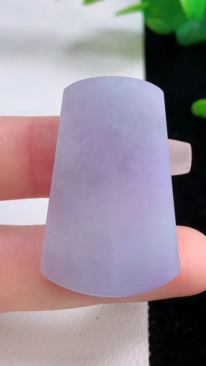 天然A货翡翠紫罗兰无事牌镶嵌件，尺寸38-24-5.4，重量:13.73g
12月5日