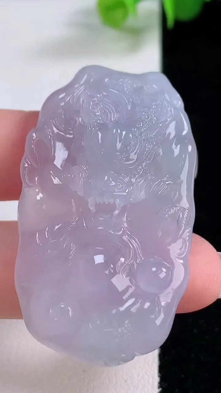 天然A货翡翠冰种紫罗兰龙牌吊坠，尺寸48-26.5-10.6，重量:21.32g
12月5日