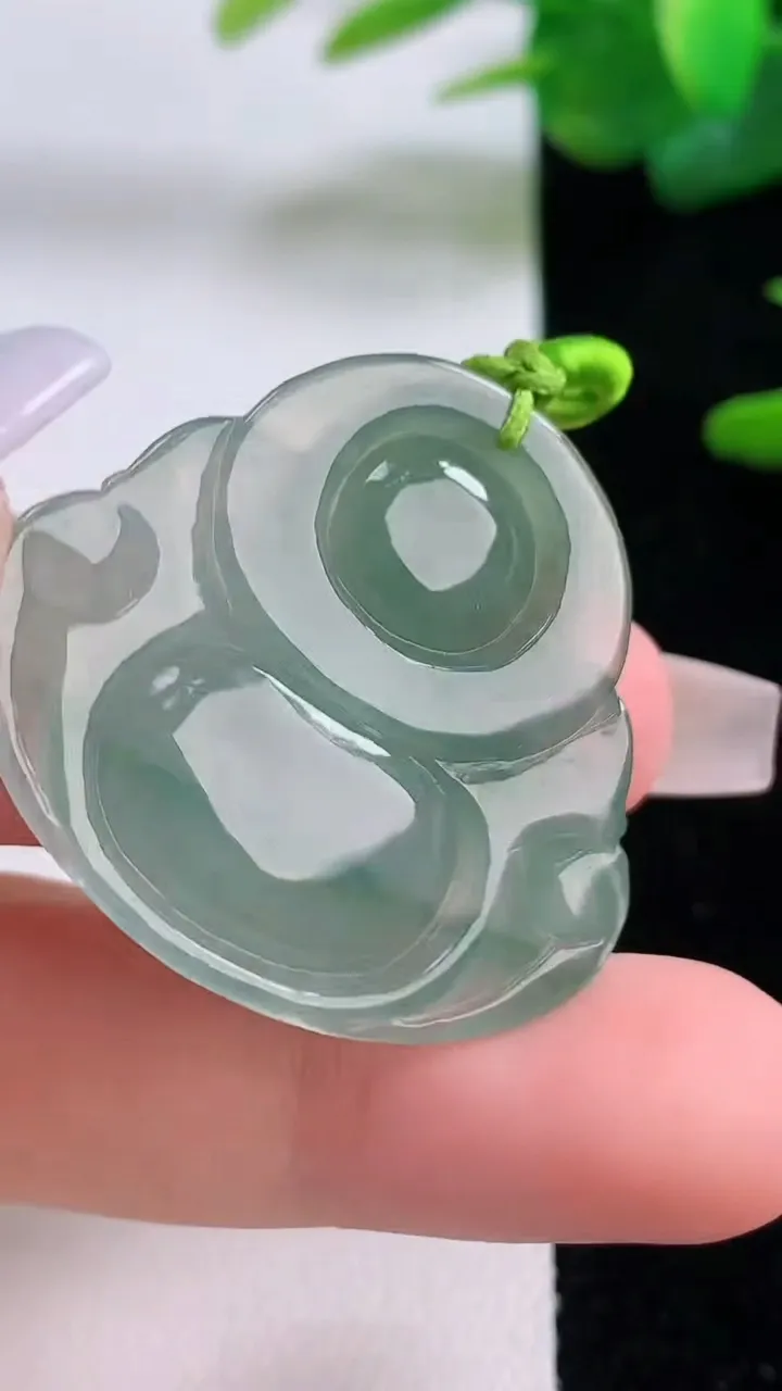 天然A货翡翠冰种飘花佛公吊坠，尺寸31.2-34.6-6，重量:9.65g
12月5日