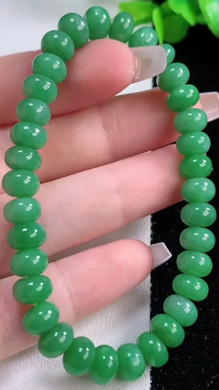 天然A货翡翠算盘珠手串34颗，尺寸7.2-4.8，重量:19.41g12月5日
工厂直销收藏佳品,种好水足，色泽均匀，有种有色，上手高大气！
