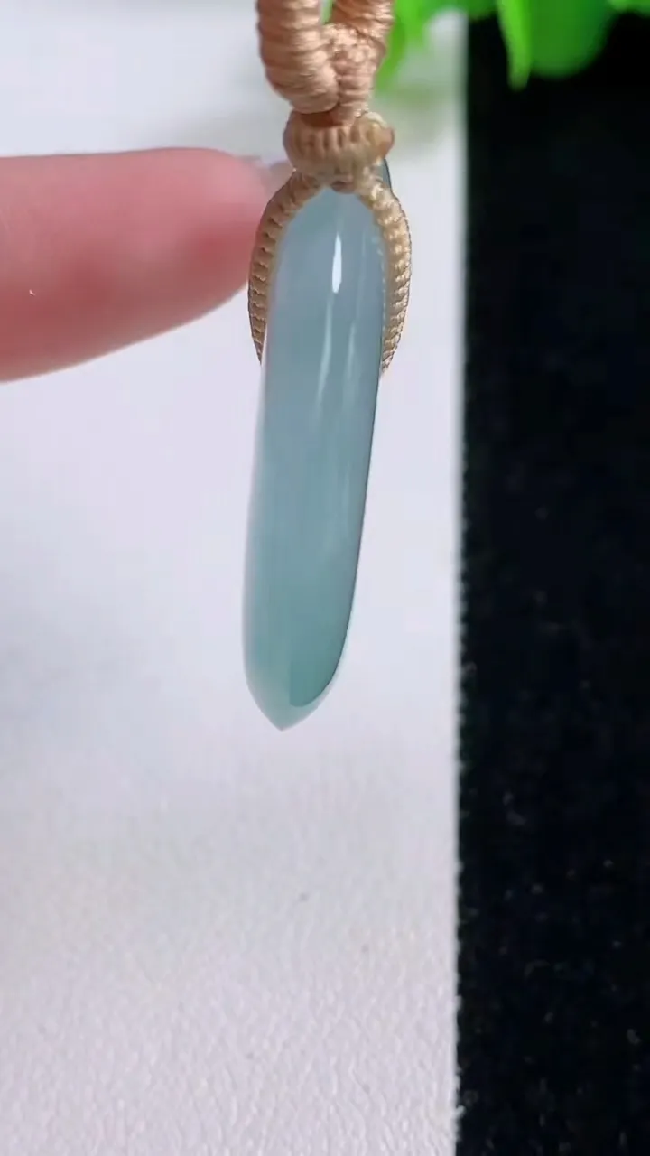 天然A货翡翠种飘花平安扣吊坠，尺寸33.5-6，重量:16.62g
12月5日