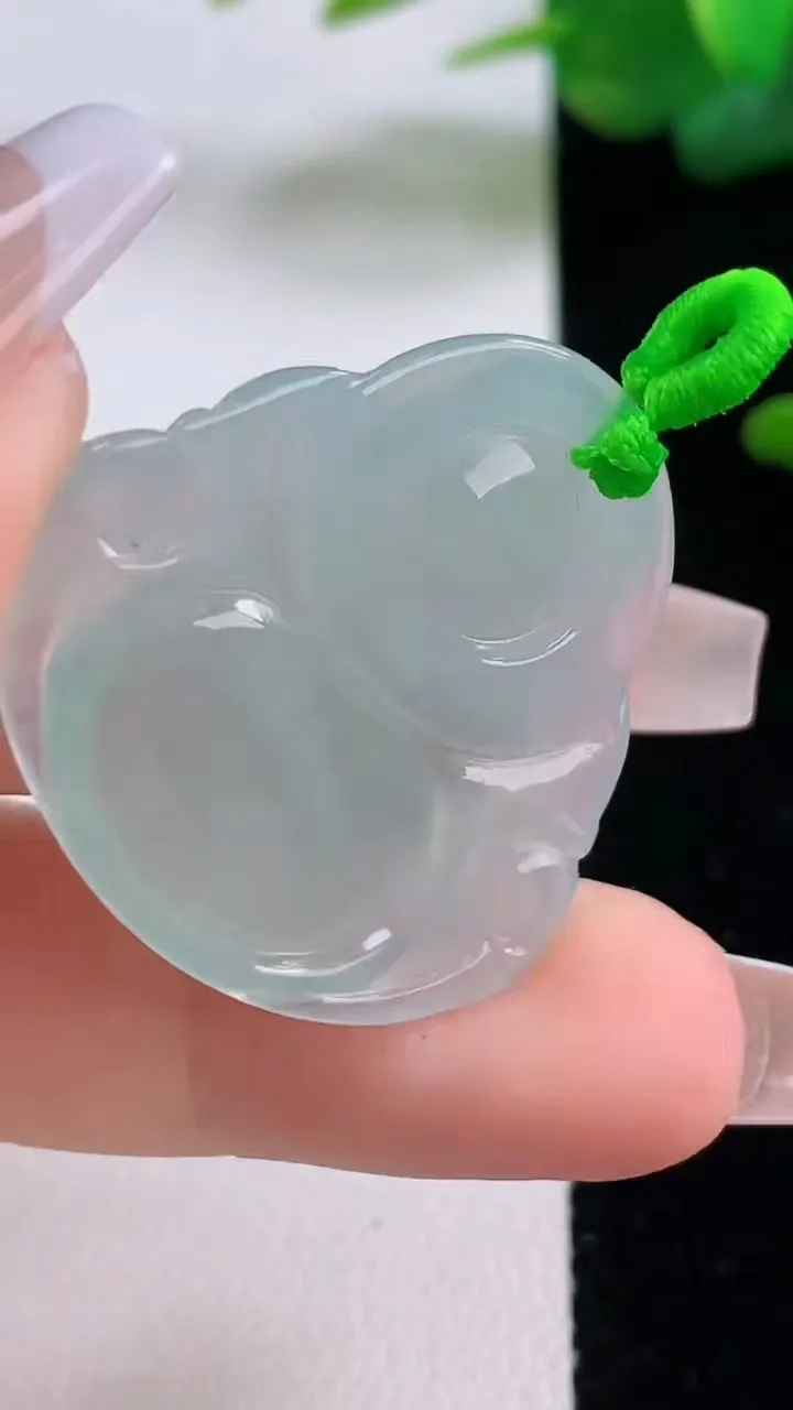 天然A货翡翠佛公吊坠，尺寸30-32-5.4，重量:8.19g
12月5日