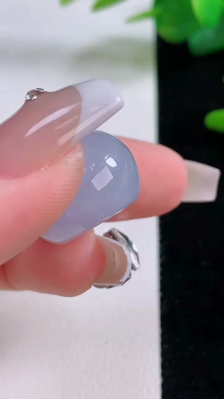 天然A货翡翠紫罗兰路路通吊坠，尺寸18.4-12.2，重量:9.26g
12月5日