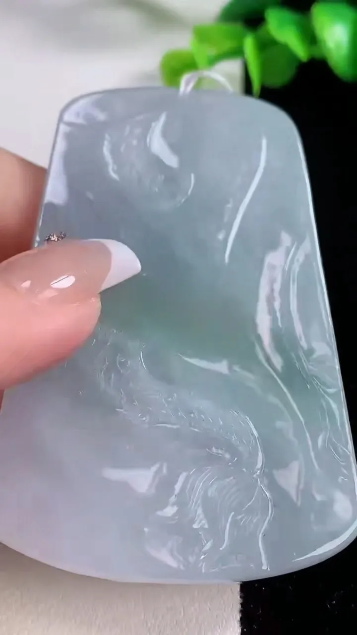 天然A货翡翠祥龙不动明王吊坠，尺寸70.6-47.7-5.5，重量:41.93g
12月5日