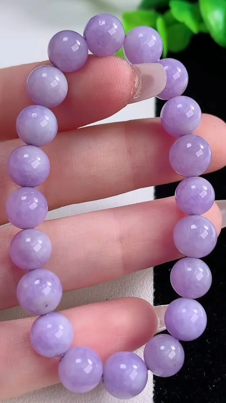 天然A货翡翠种紫罗兰圆珠手串20颗，尺寸8，重量:19.52g12月5日
工厂直销收藏佳品,种好水足，色泽均匀，有种有色，上手高大气！