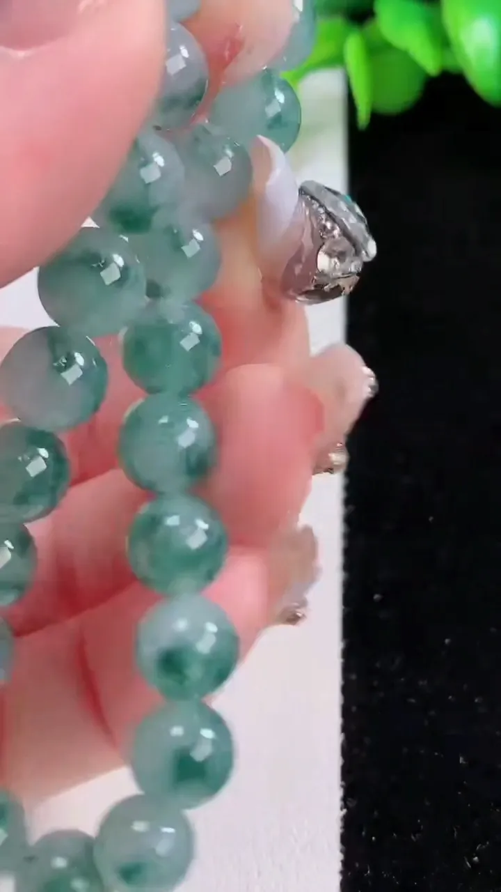 天然A货翡翠种飘花圆珠手串23颗，尺寸7.7，重量:19.82g12月5日
工厂直销收藏佳品,种好水足，色泽均匀，有种有色，上手高大气！