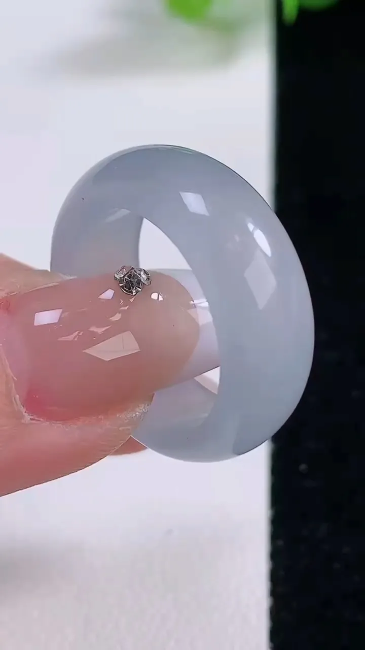 天然A货翡翠冰种紫罗兰指环 戒指，尺寸18.6-7.8-3.1，重量:6.27g2025年12月5日