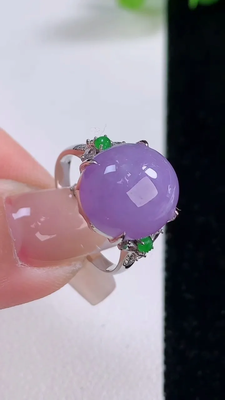 天然A货翡翠种紫罗兰蛋面戒指，尺寸17.5-13.2-11.8-8.2，重量:3.71g
12月5日