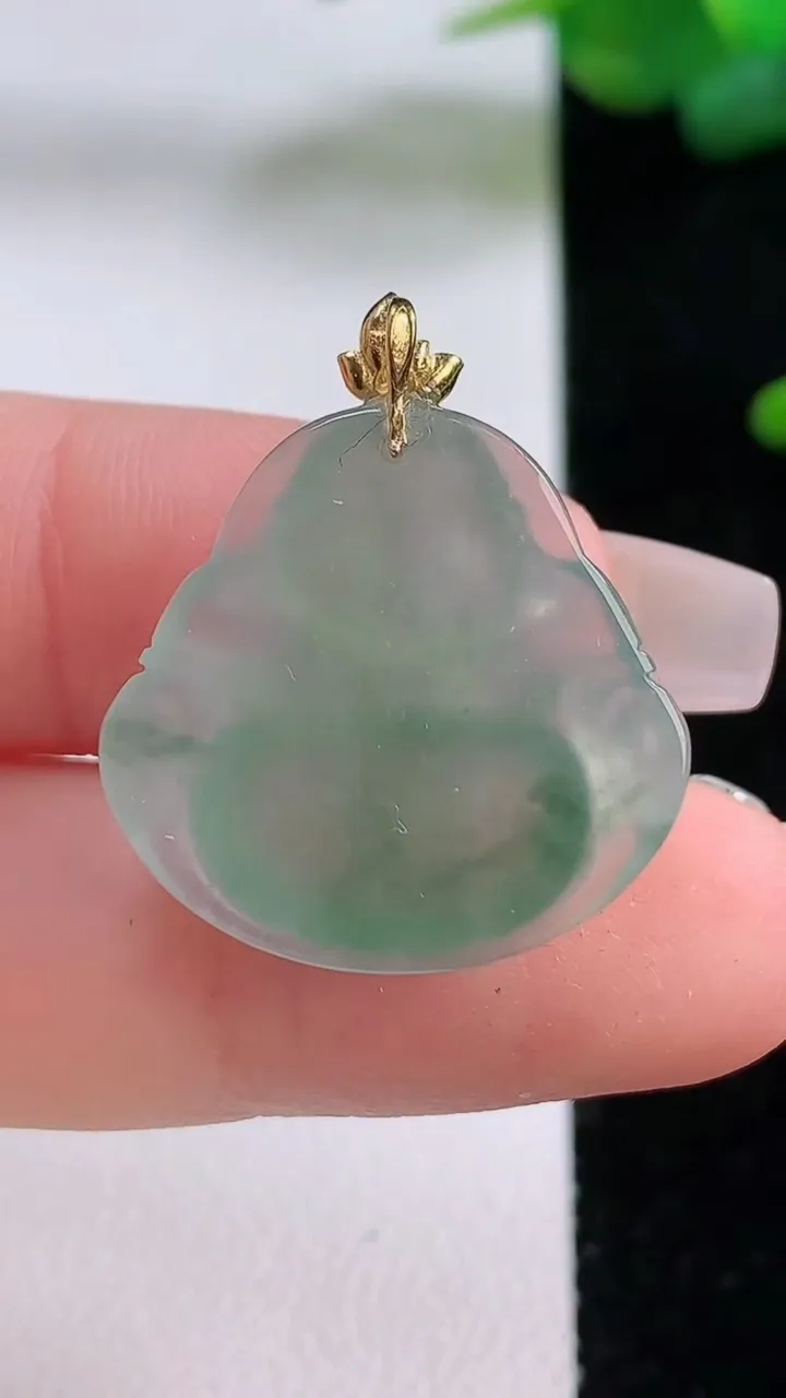 天然A货翡翠佛公吊坠，尺寸21.4-22.3-5.8，重量:4.43g
12月5日